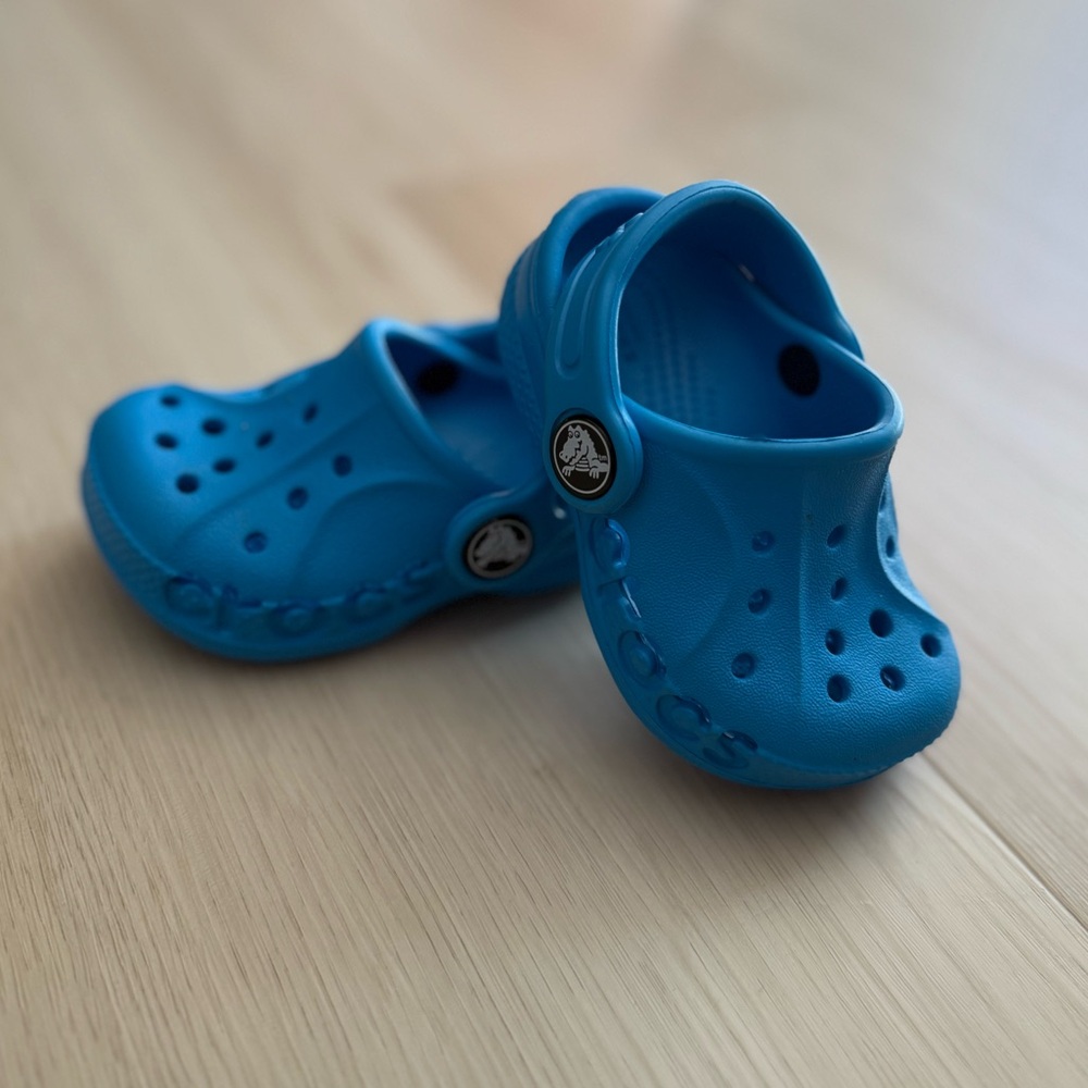 CROCS Kids/Baby size 4 Bright Blue